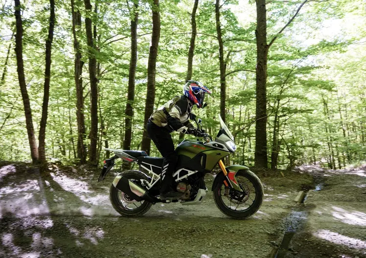 TVS RTX 300 TEST: i pregi e i difetti della nuova adventure monocilindrica [VIDEO E GALLERY]