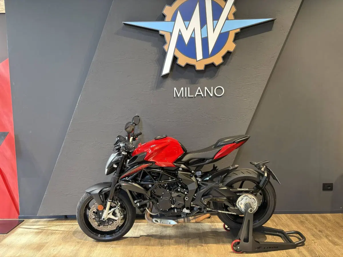 MV Agusta Brutale 800 R (2023 - 25) (2)
