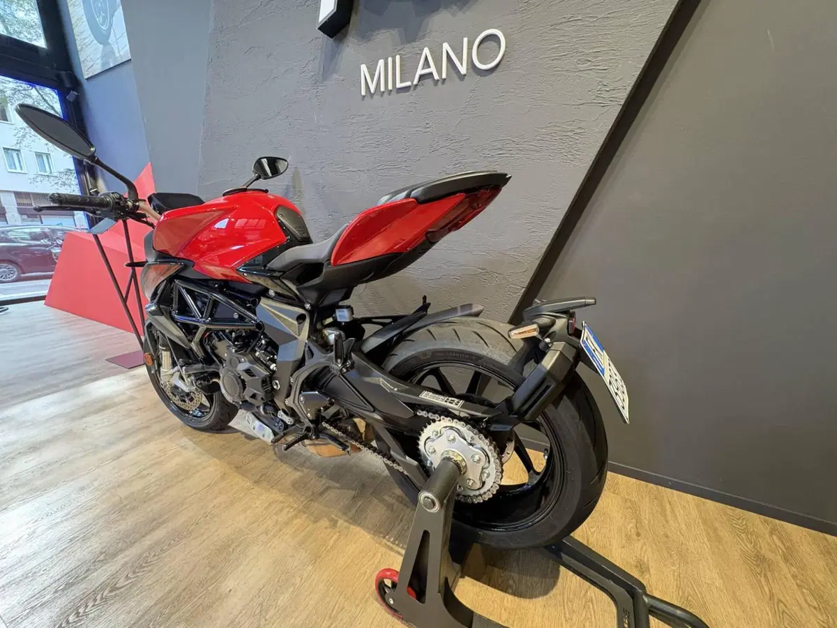 MV Agusta Brutale 800 R (2023 - 25) (4)