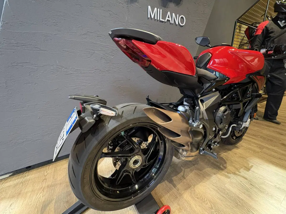 MV Agusta Brutale 800 R (2023 - 25) (10)