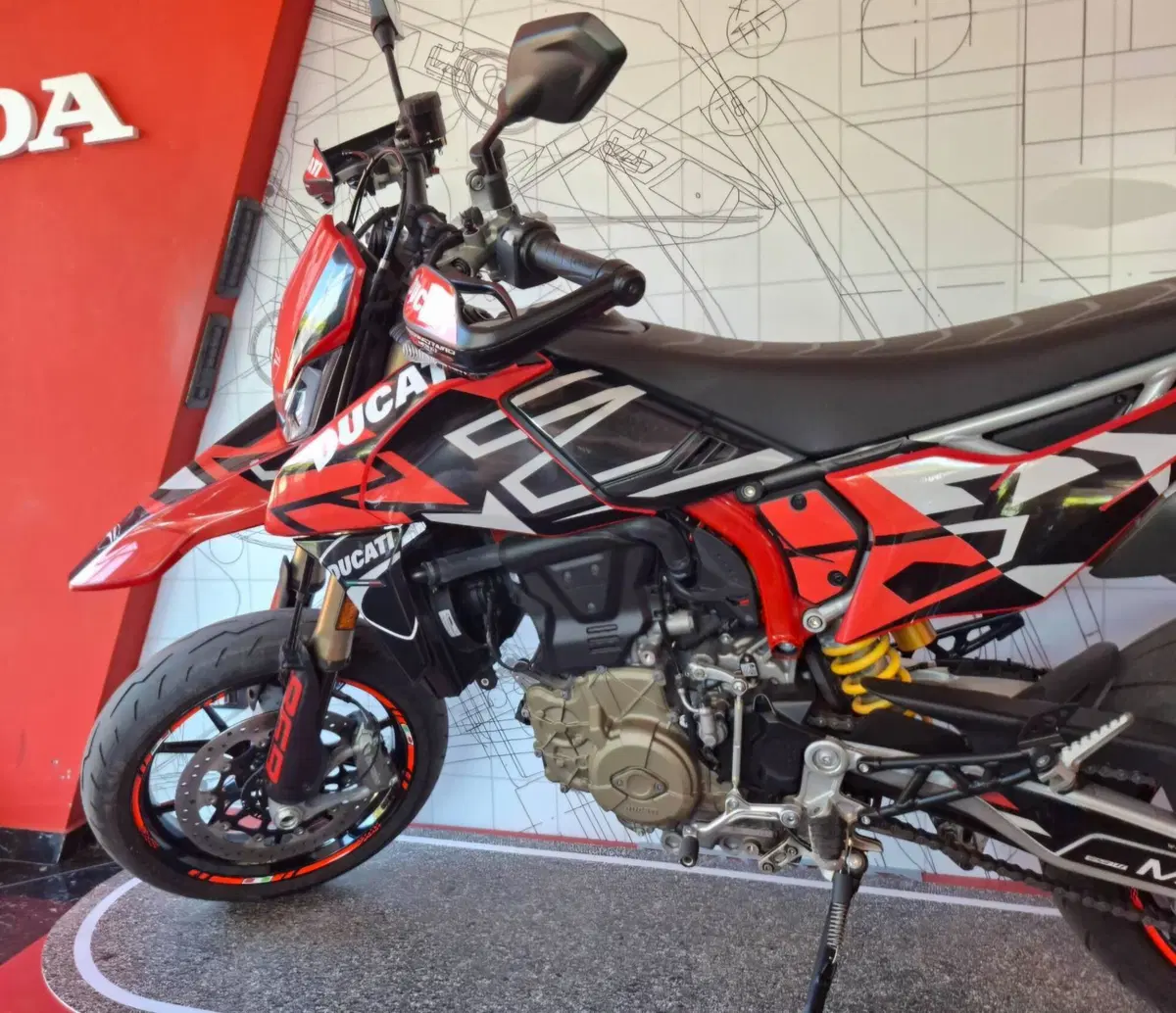 Ducati Hypermotard 698 Mono (2024 - 26) (4)
