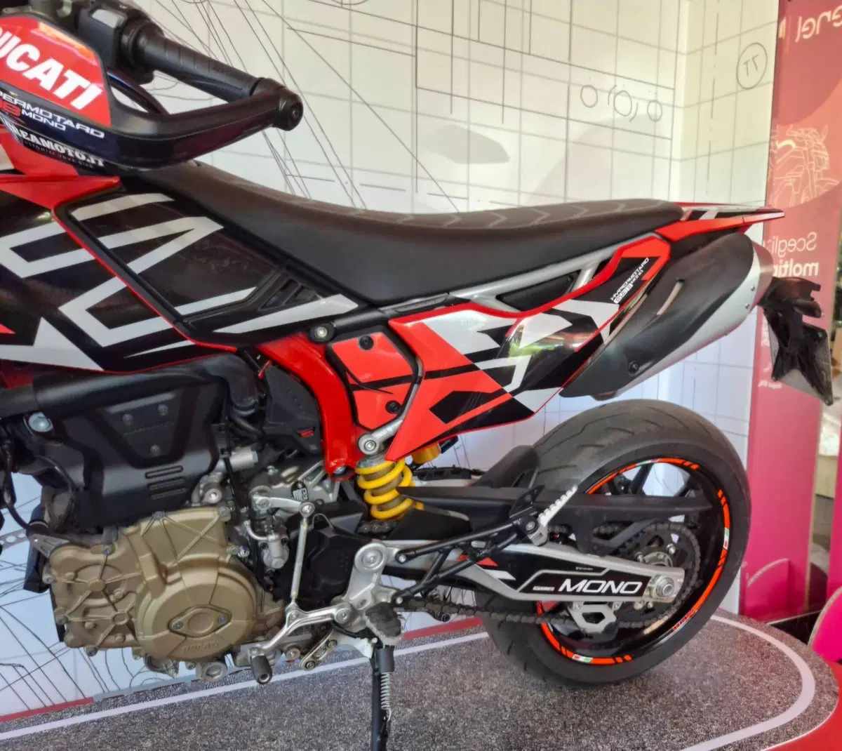 Ducati Hypermotard 698 Mono (2024 - 26) (5)
