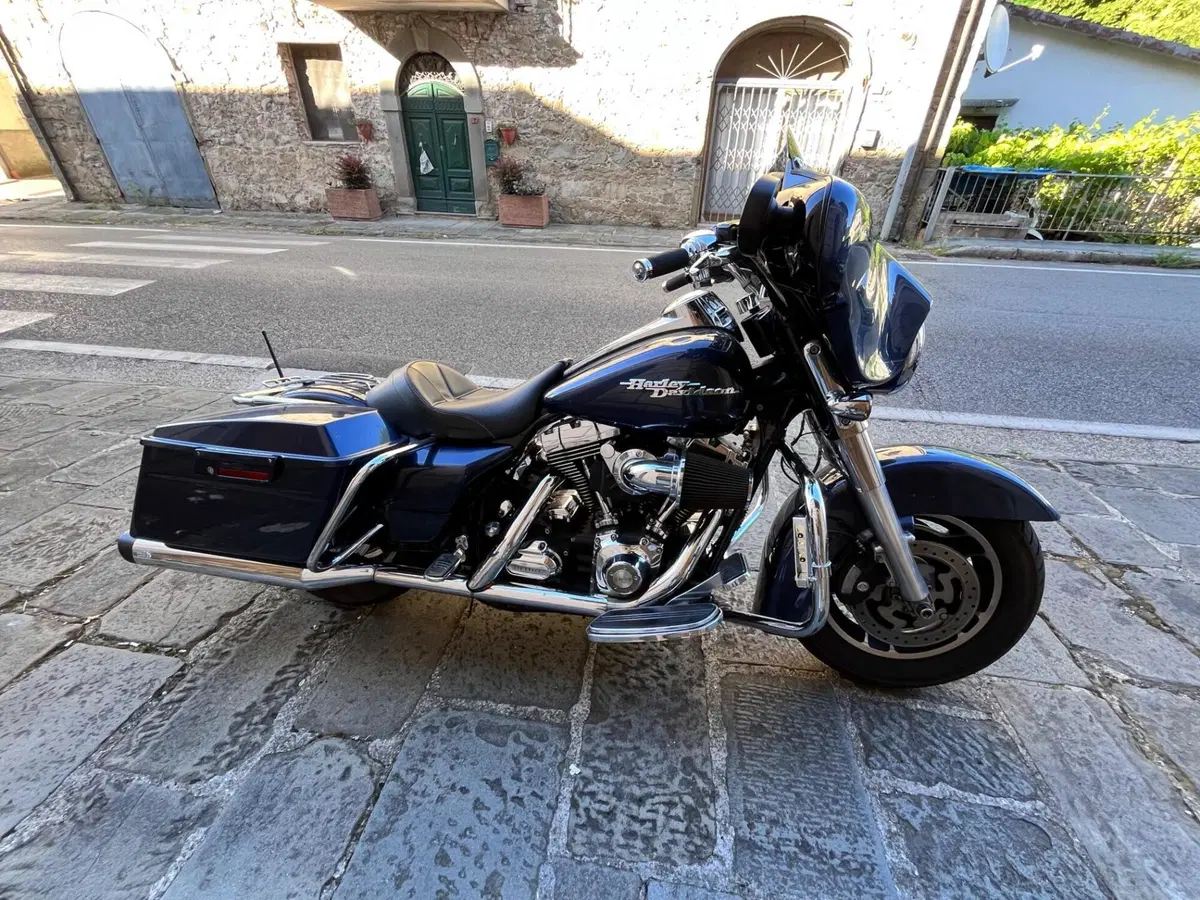 Harley-Davidson 1584 Street Glide (2008 - 10) - FLHX (2)