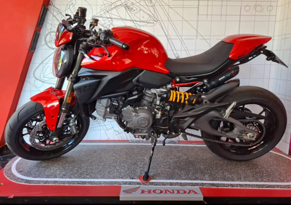 Ducati Monster 890 + (2026) (2)