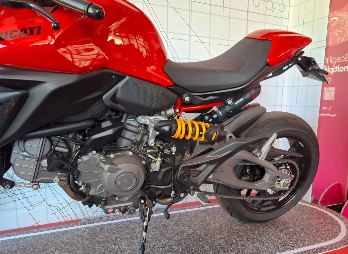 Ducati Monster 890 + (2026) (5)