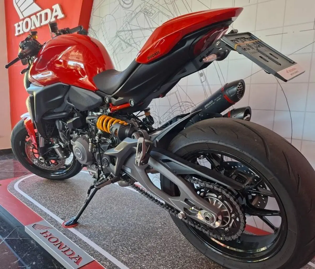 Ducati Monster 890 + (2026) (6)