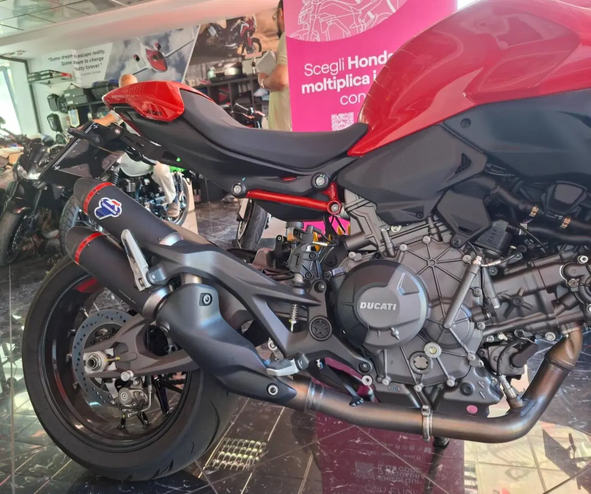 Ducati Monster 890 + (2026) (10)