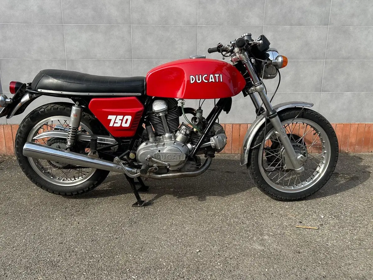 Ducati 750 GT (2)