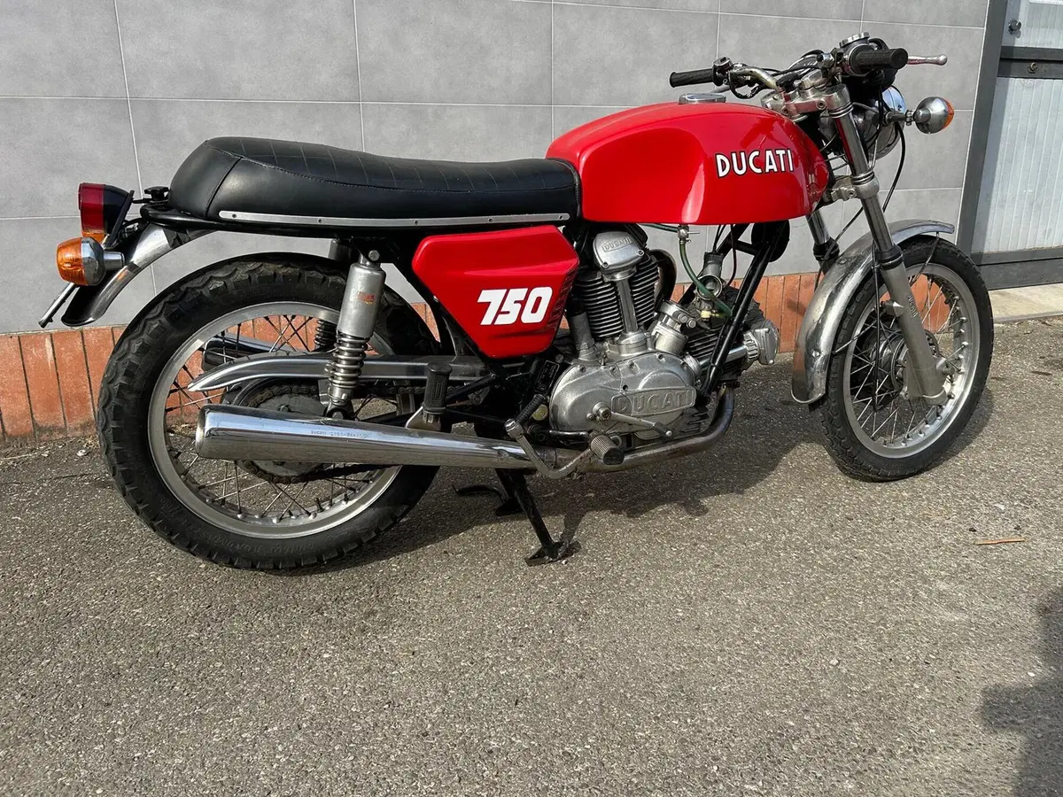Ducati 750 GT (5)