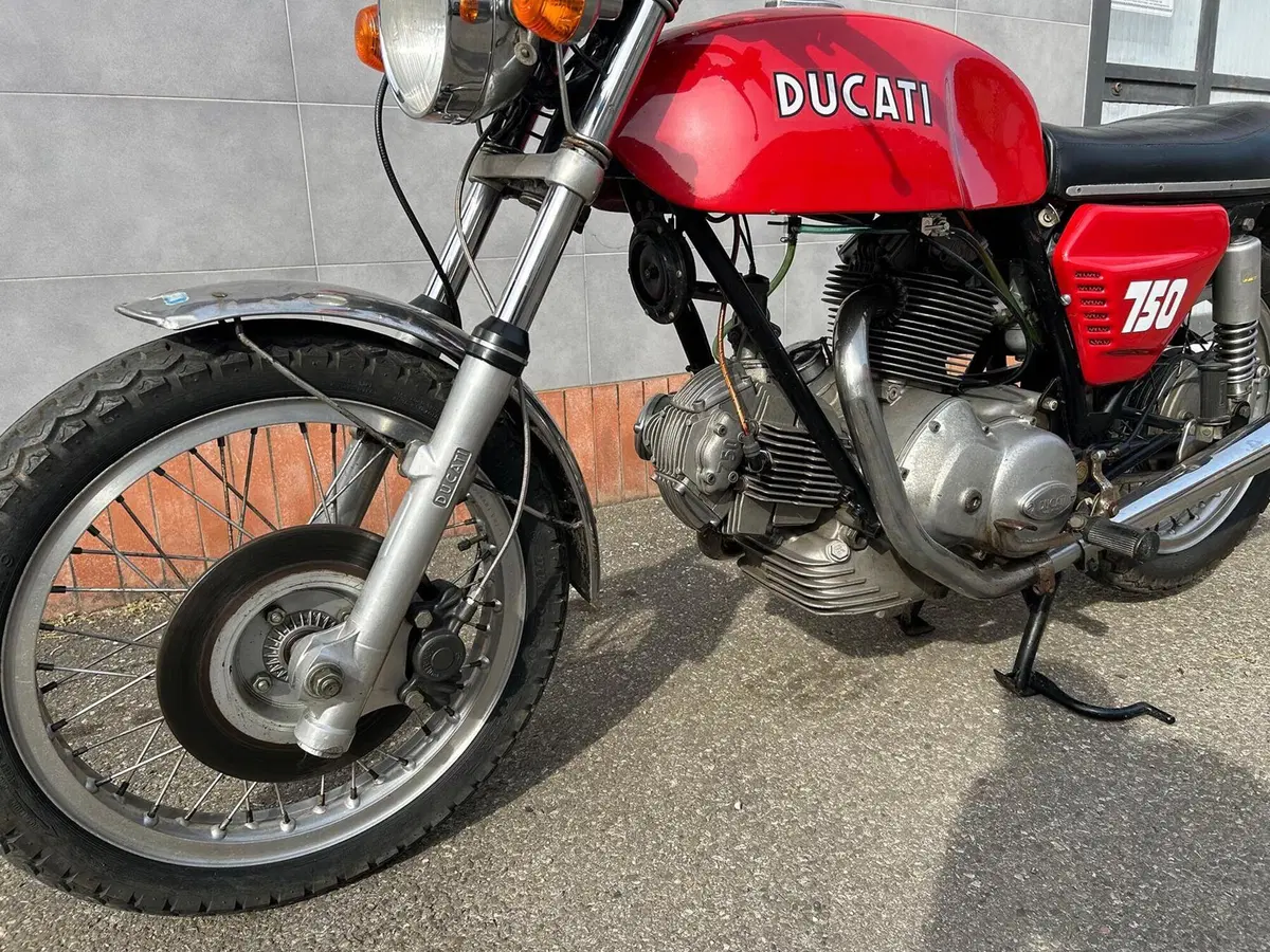 Ducati 750 GT (6)