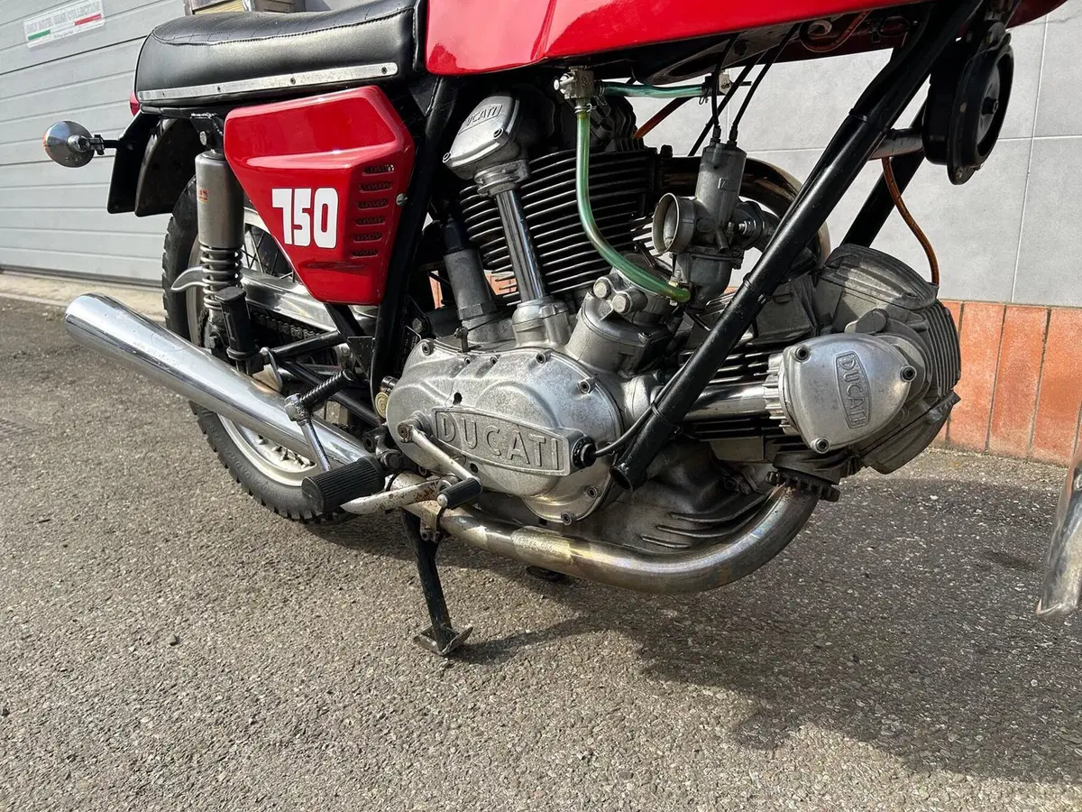 Ducati 750 GT (7)
