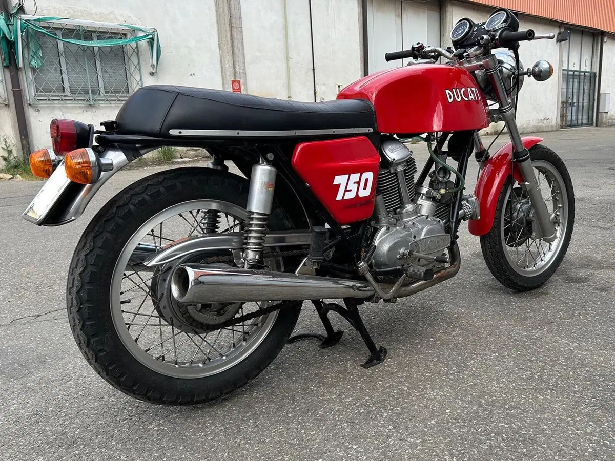 Ducati 750 GT (9)