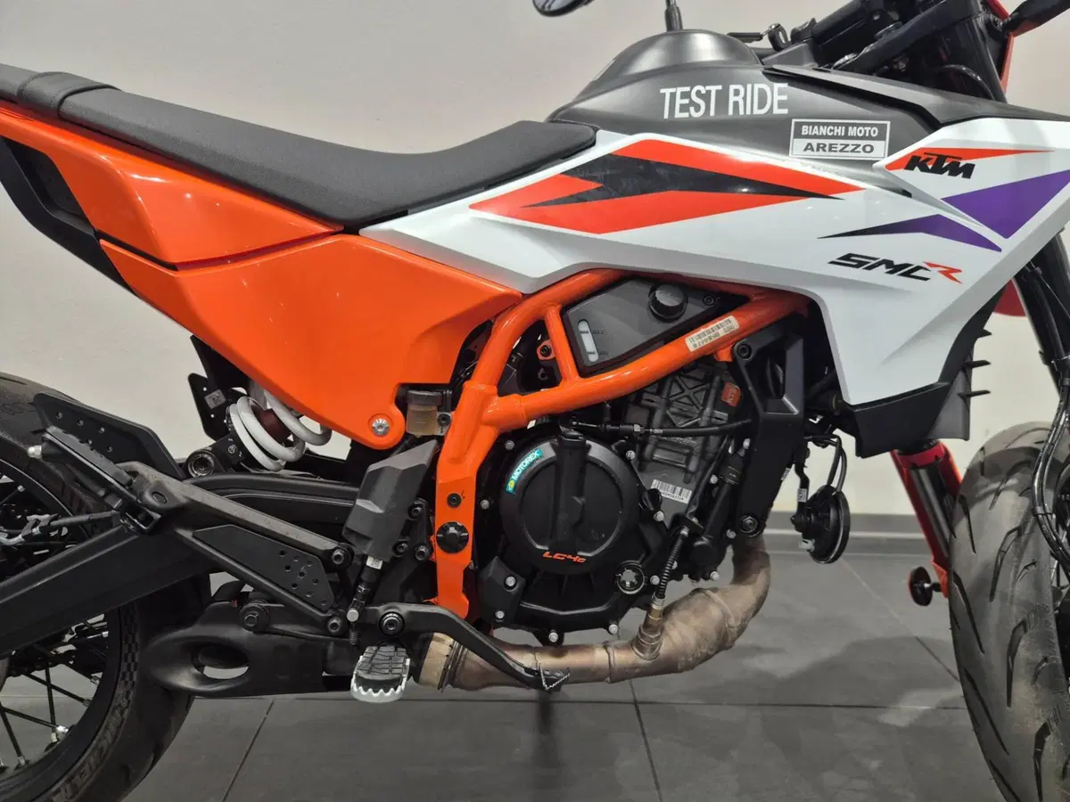 KTM 390 SMC R (2025 - 26) (3)