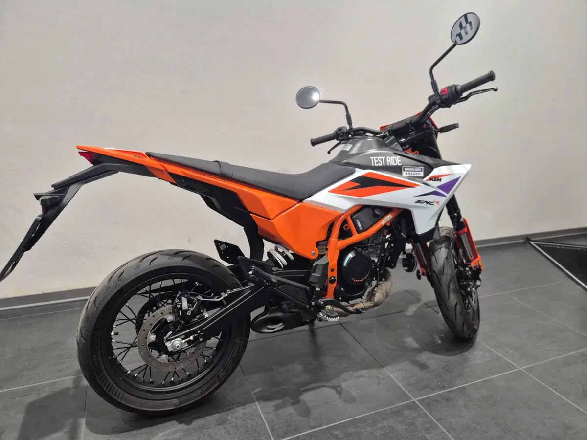 KTM 390 SMC R (2025 - 26) (2)