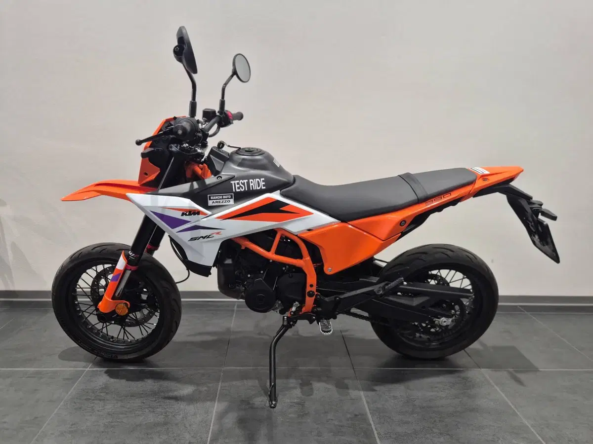 KTM 390 SMC R (2025 - 26) (4)