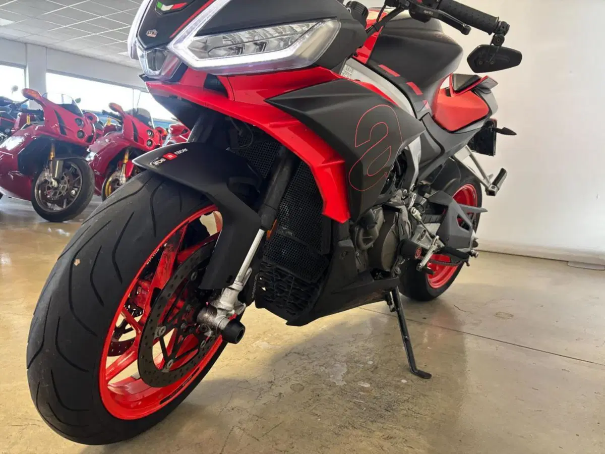 Aprilia Tuono 660 (2021 - 25) (2)