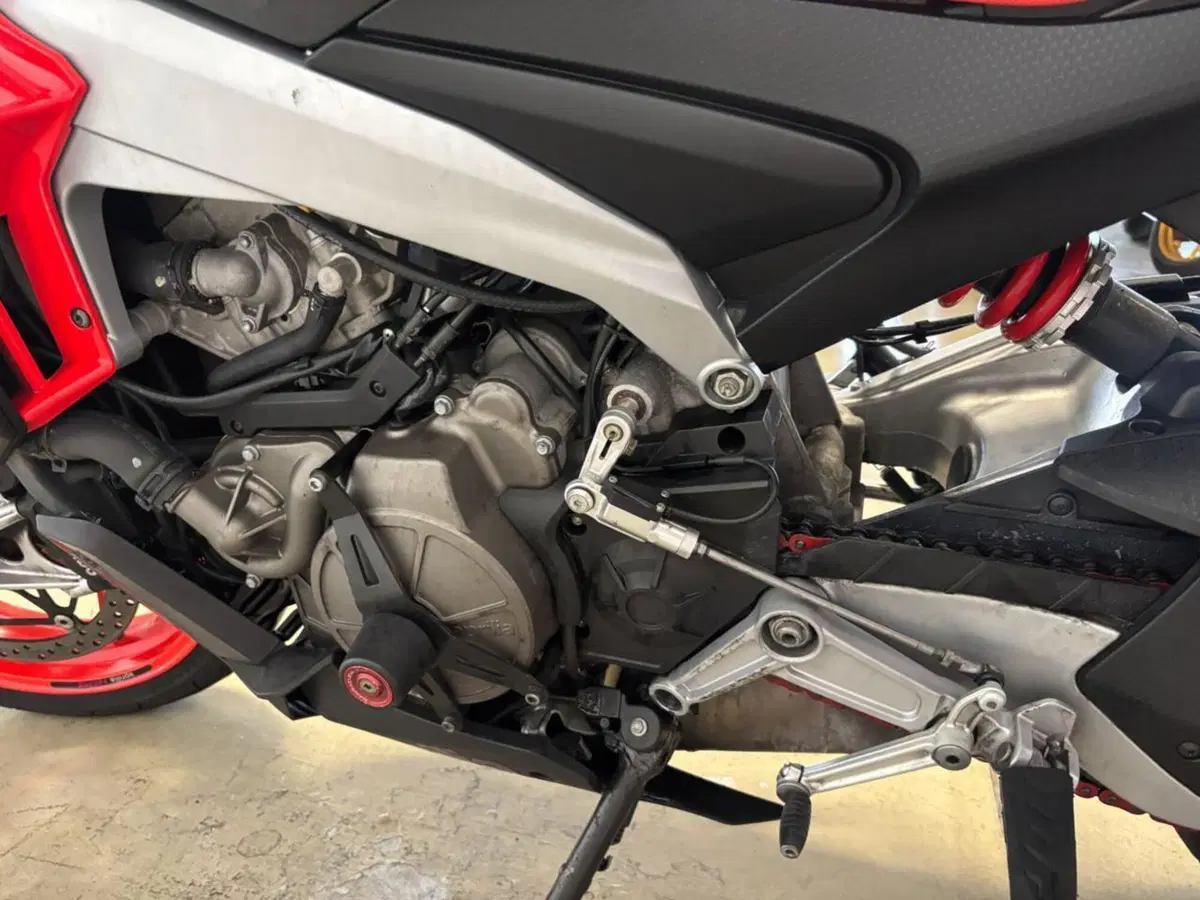 Aprilia Tuono 660 (2021 - 25) (8)