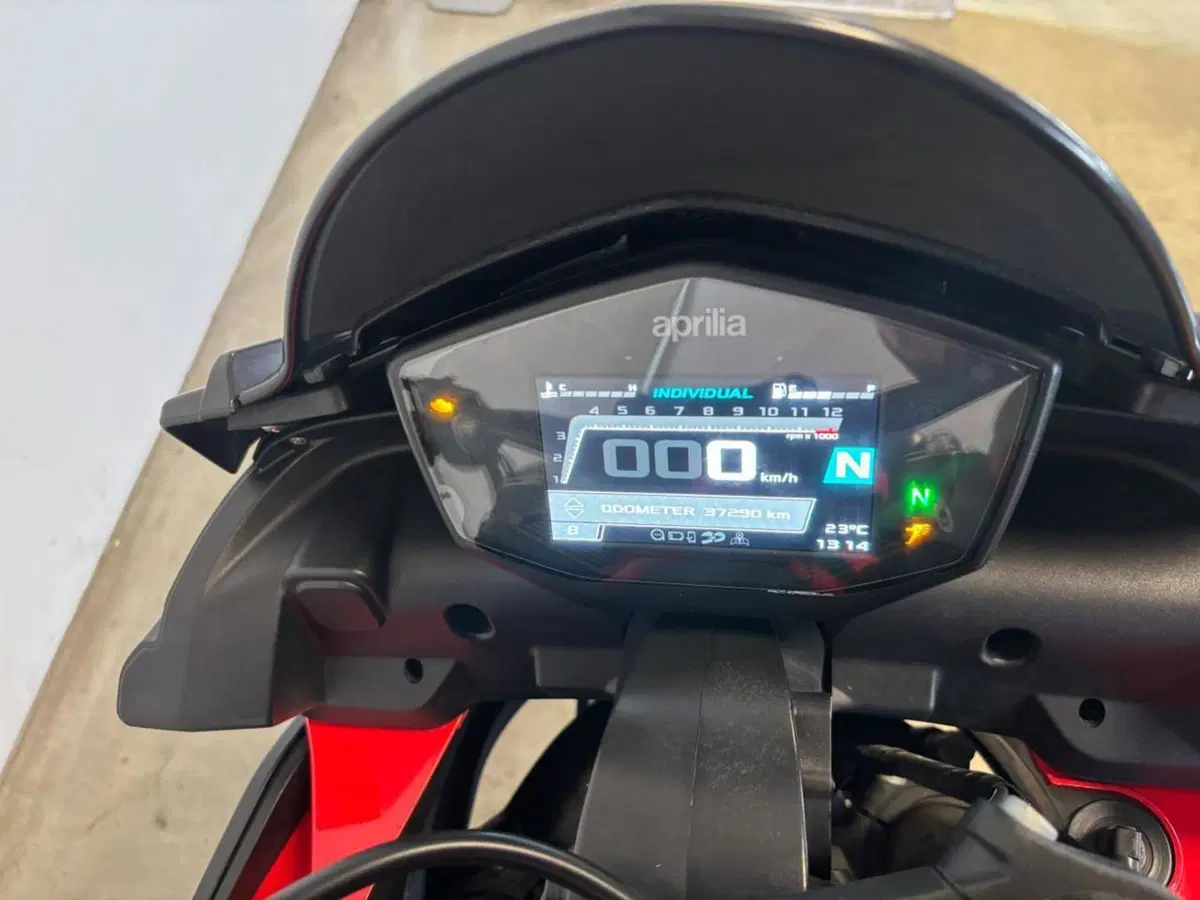Aprilia Tuono 660 (2021 - 25) (13)