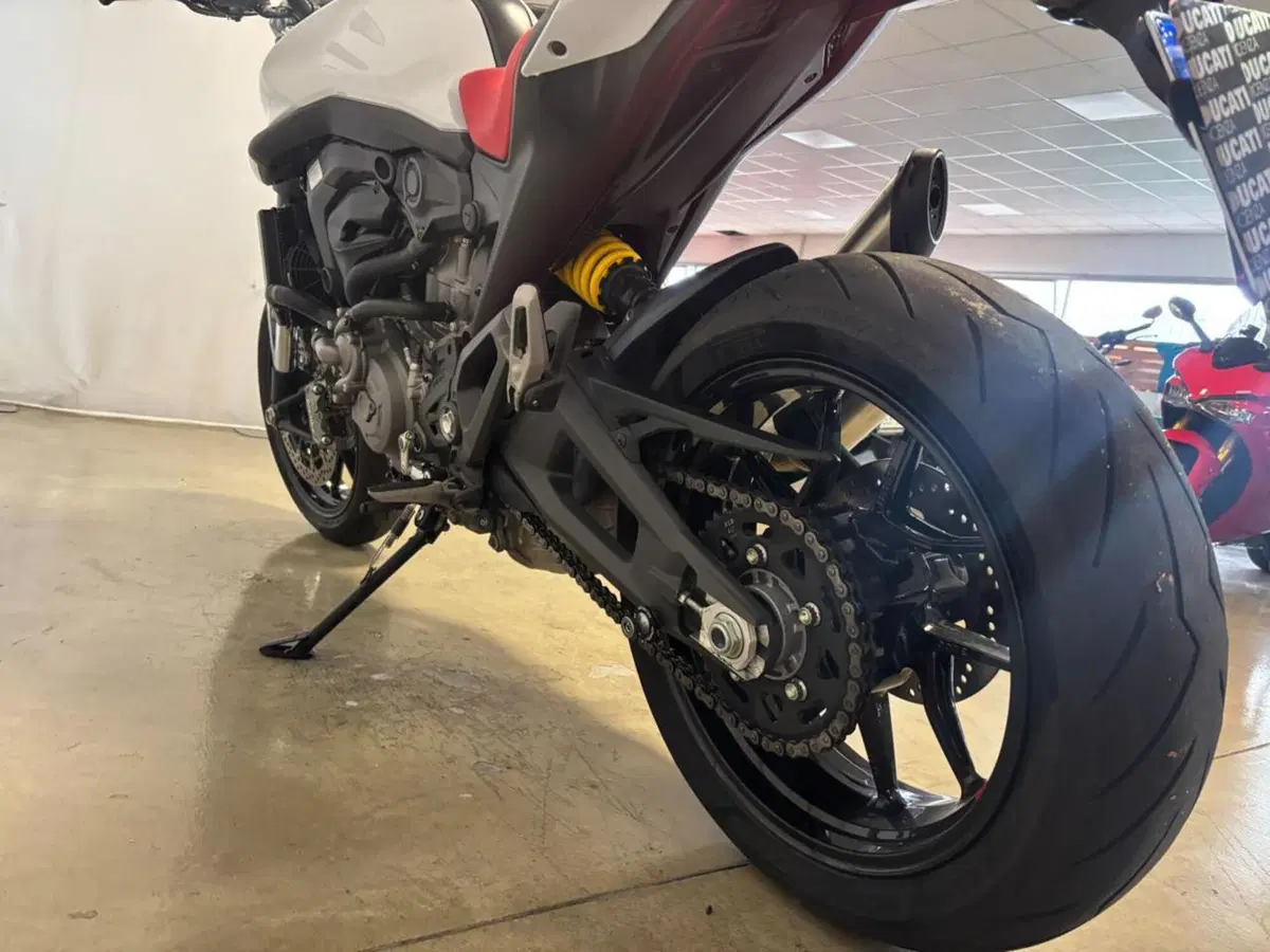 Ducati Monster 937 + (2021 - 25) (7)