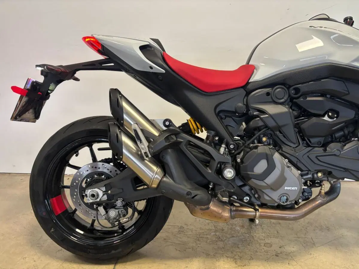 Ducati Monster 937 + (2021 - 25) (5)
