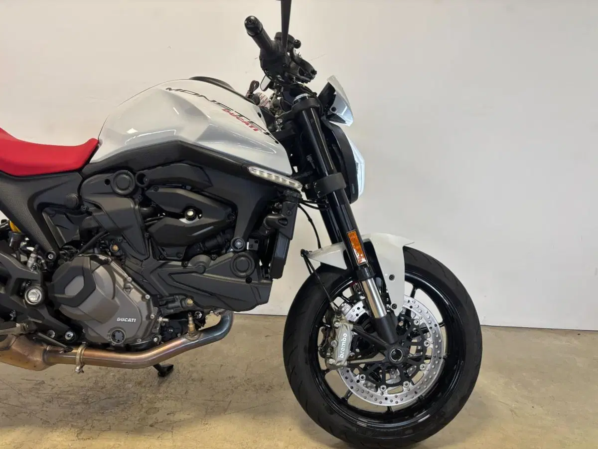 Ducati Monster 937 + (2021 - 25) (4)