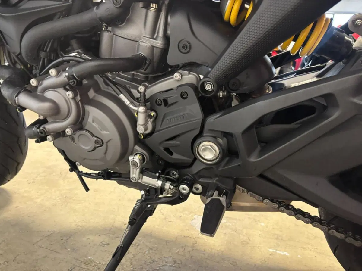 Ducati Monster 937 + (2021 - 25) (8)