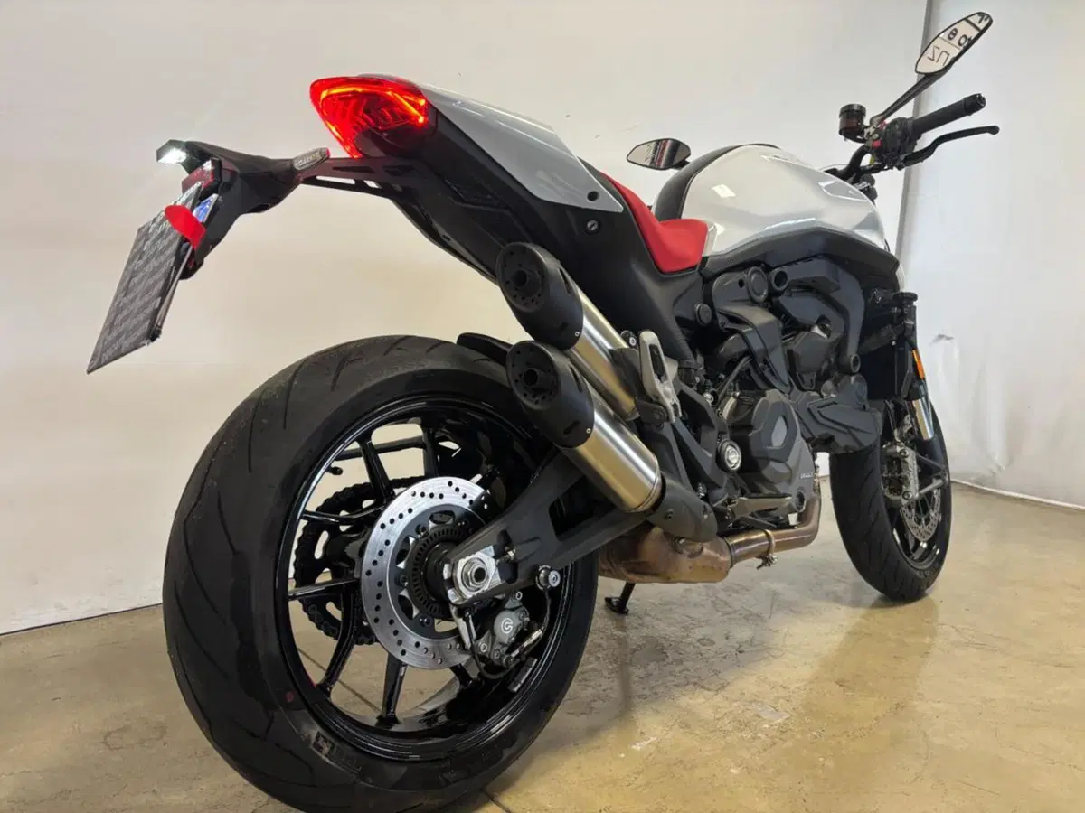 Ducati Monster 937 + (2021 - 25) (6)