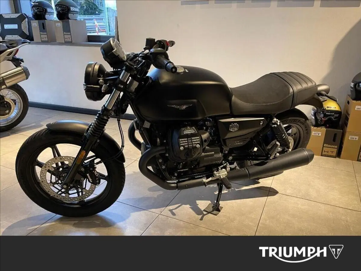 Moto Guzzi V7 Stone (2025 - 26) (2)