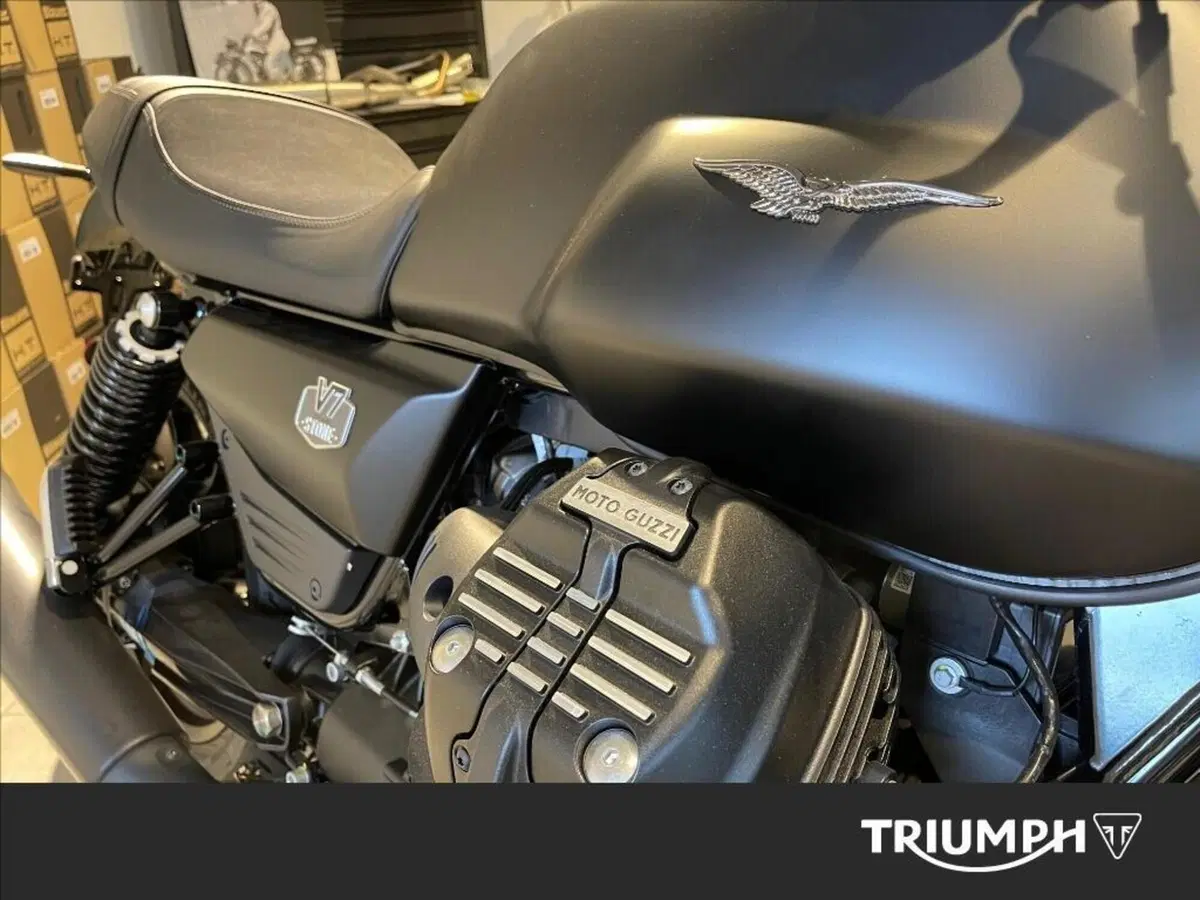 Moto Guzzi V7 Stone (2025 - 26) (5)