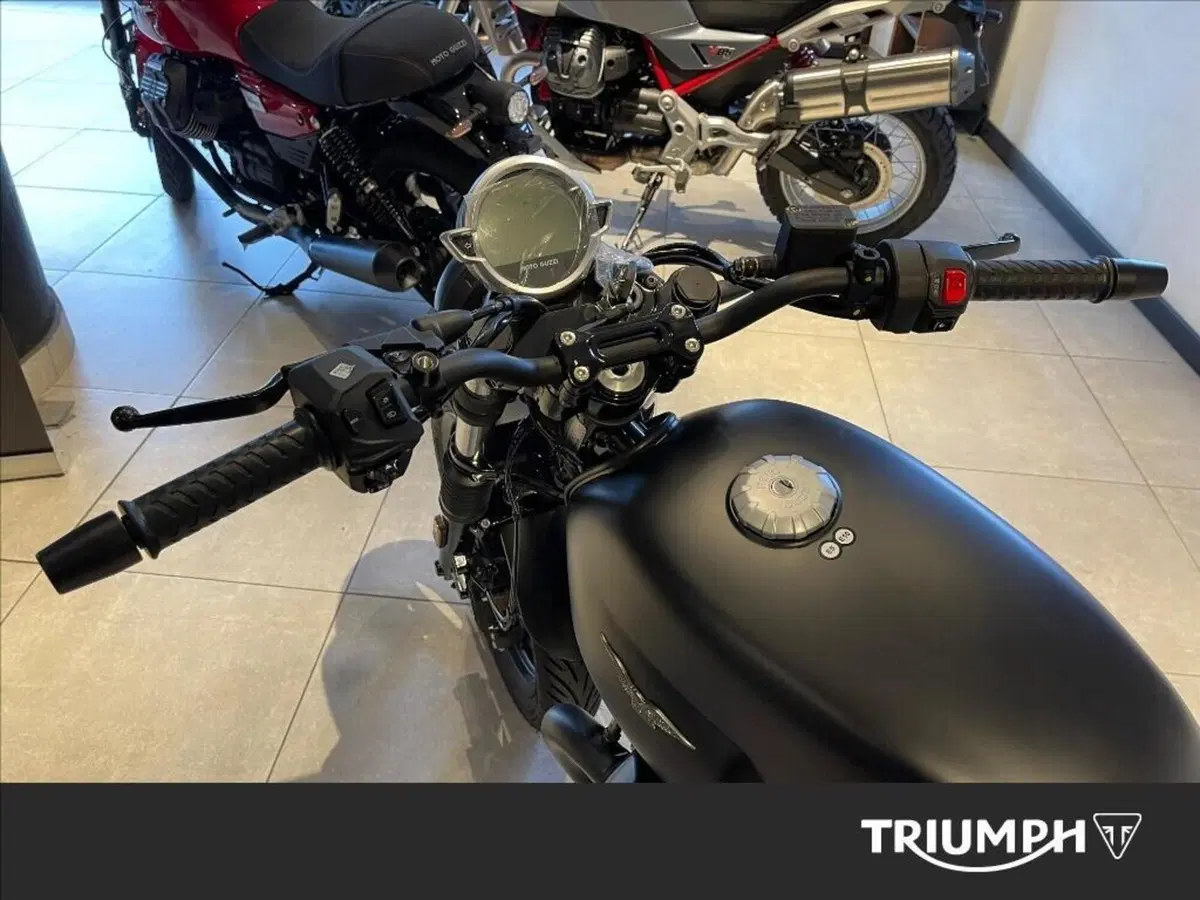 Moto Guzzi V7 Stone (2025 - 26) (4)