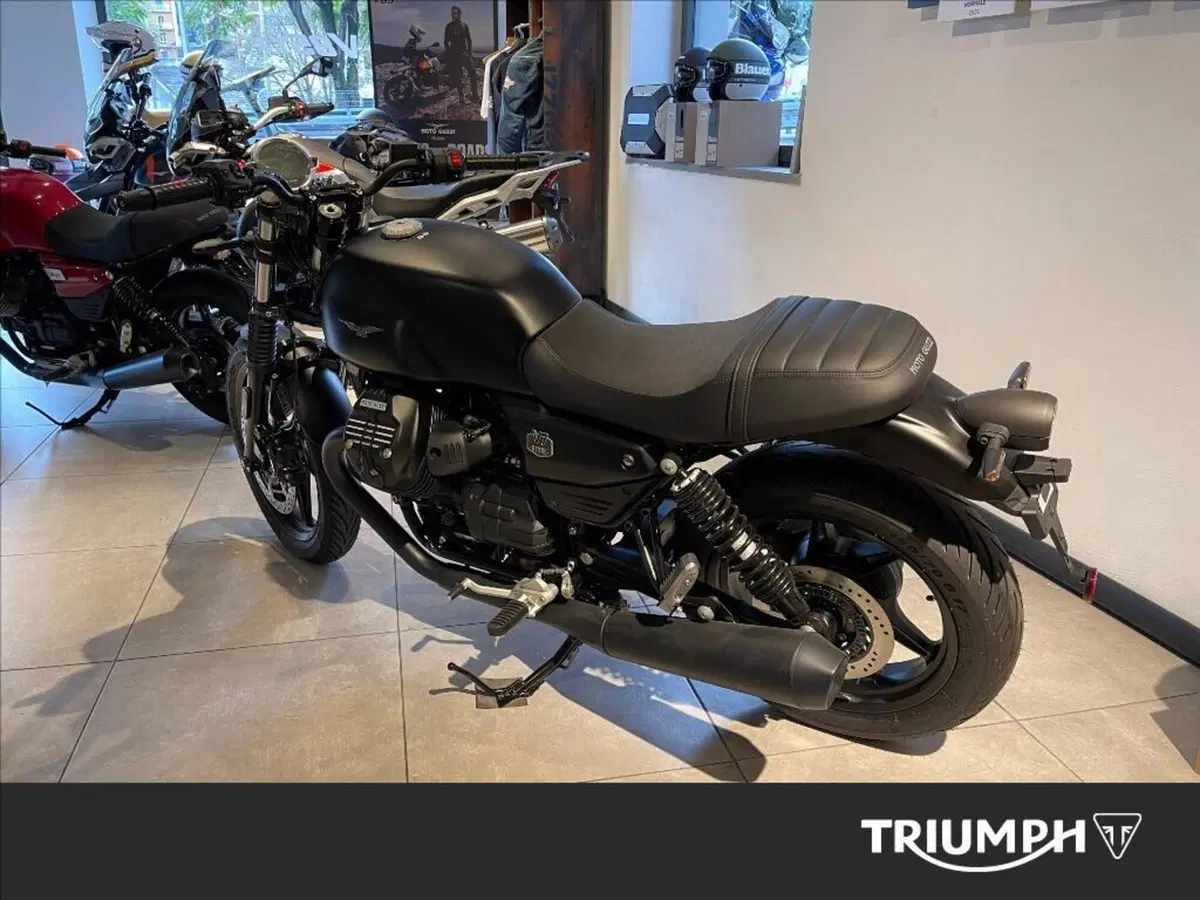 Moto Guzzi V7 Stone (2025 - 26) (3)