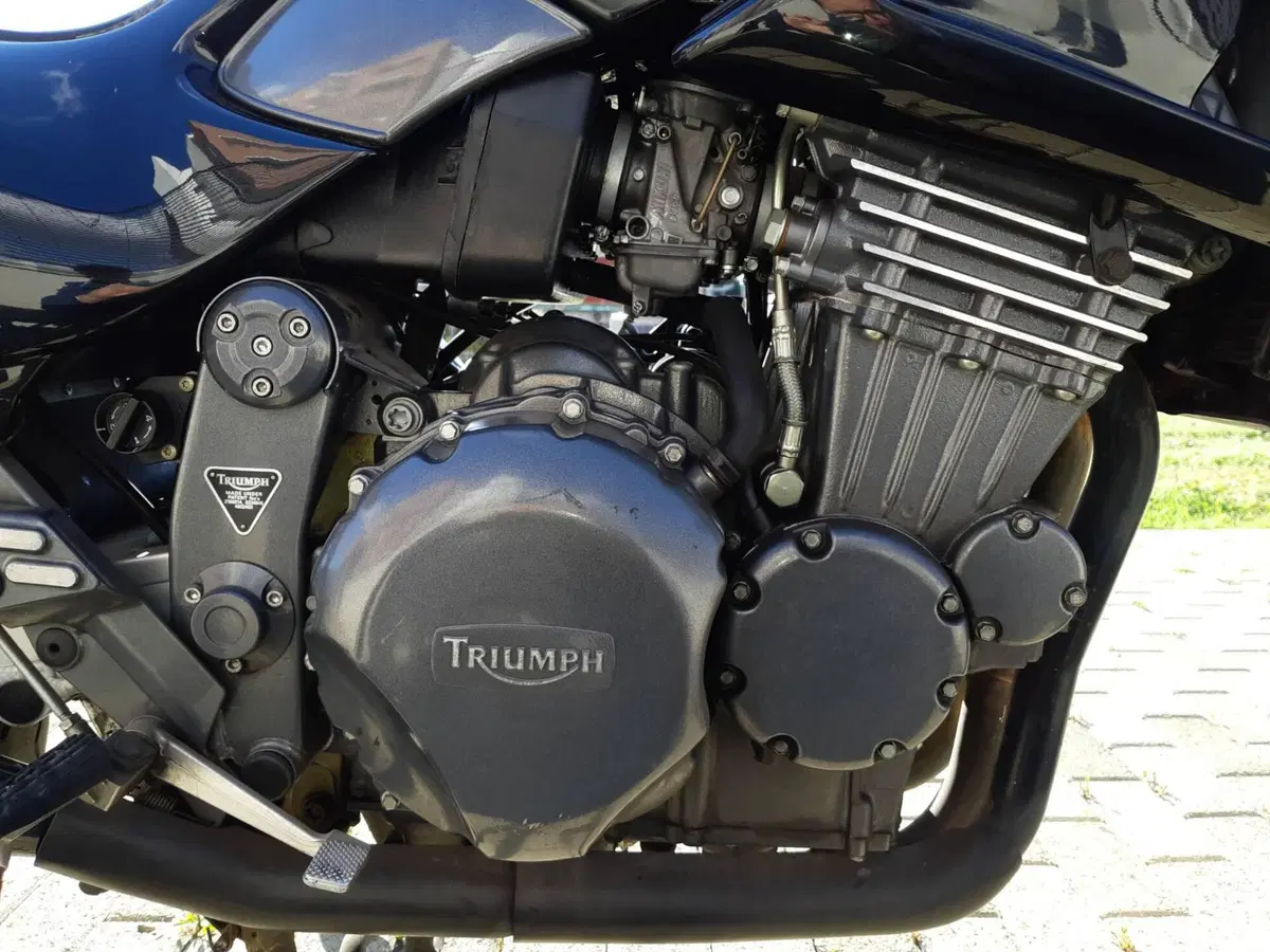 Triumph sprint 900 (4)
