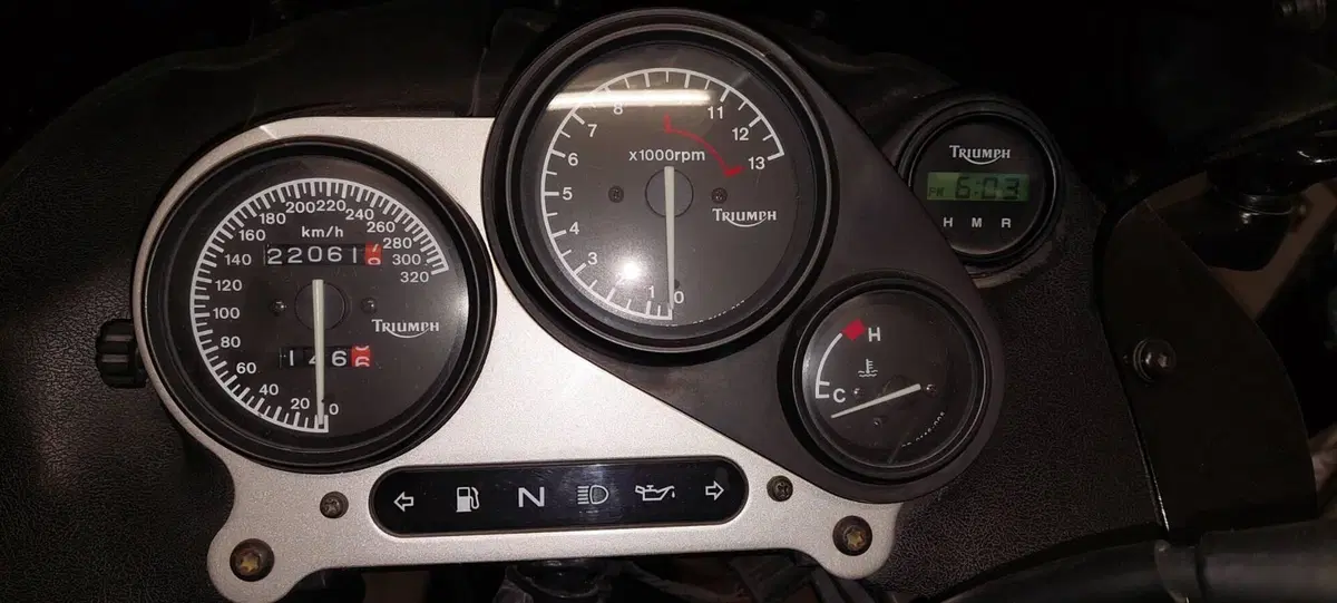 Triumph sprint 900 (5)