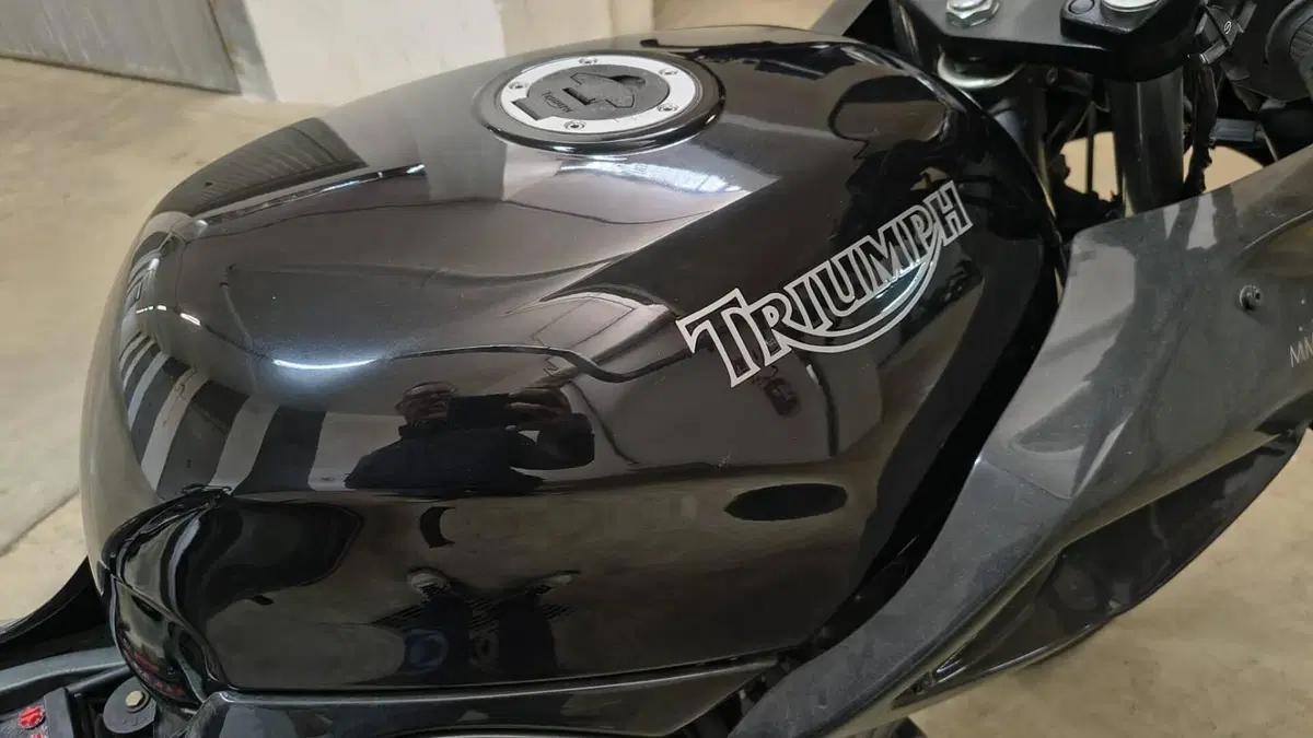Triumph sprint 900