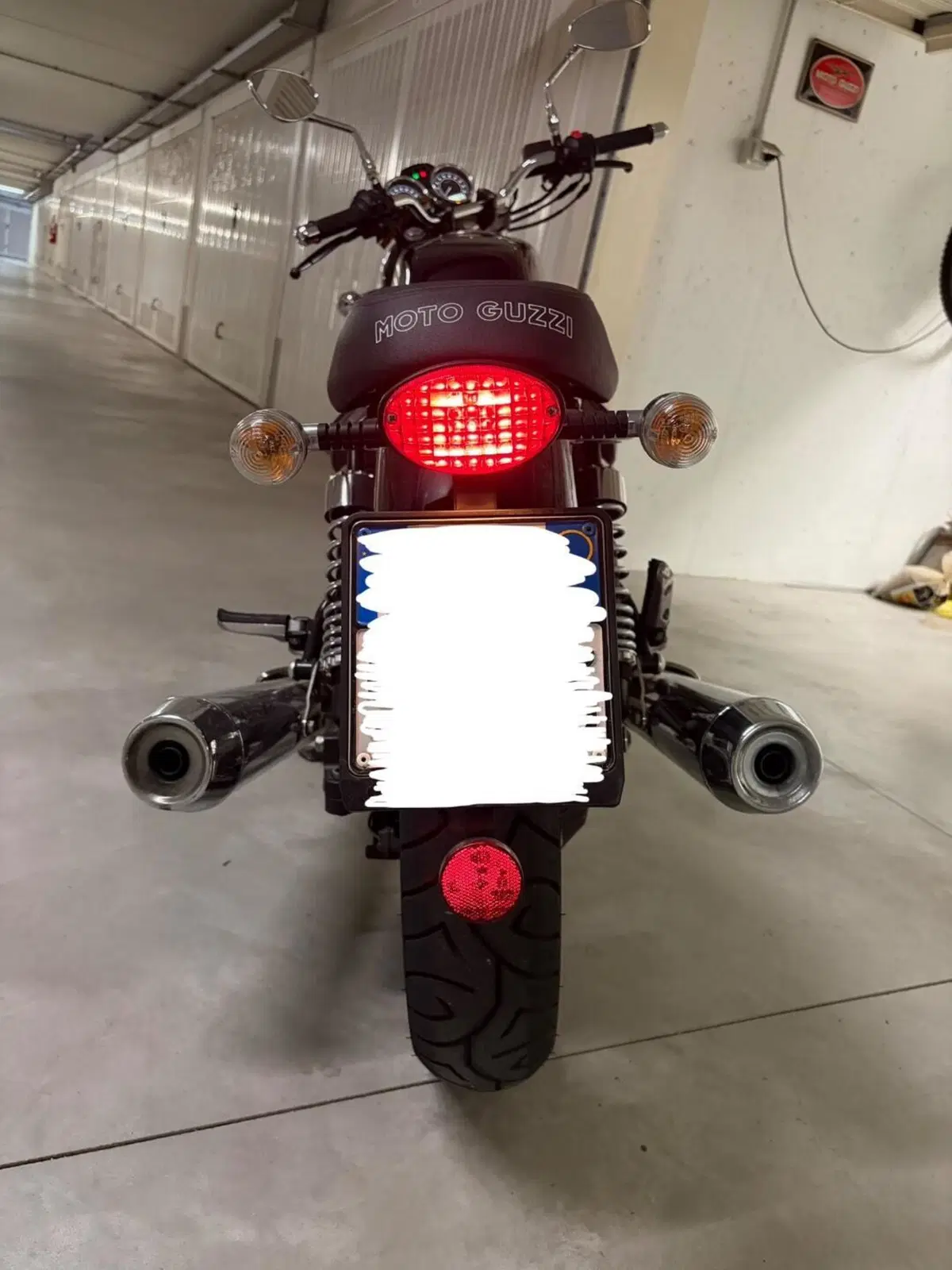 Moto Guzzi V7 II Special (2015 - 17) (5)