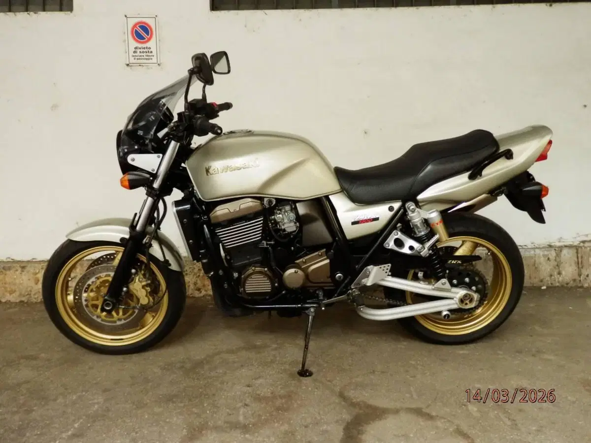 Kawasaki ZRX 1200 (2)