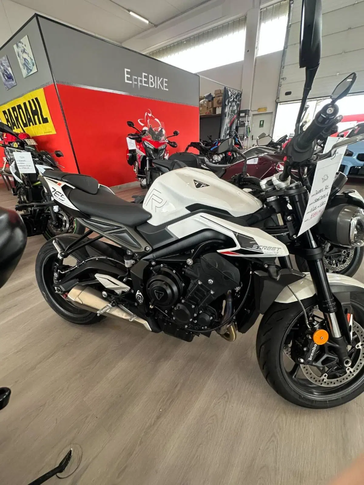 Triumph Street Triple 765 R (2023 - 26) (3)