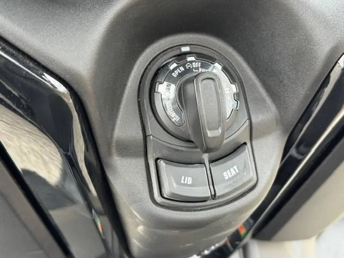 Yamaha X-Max 300 (2025 - 26) (9)