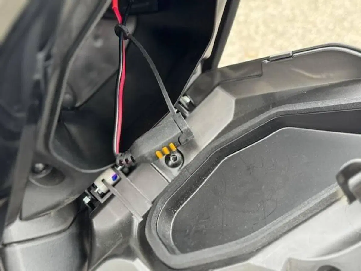 Yamaha X-Max 300 (2025 - 26) (10)