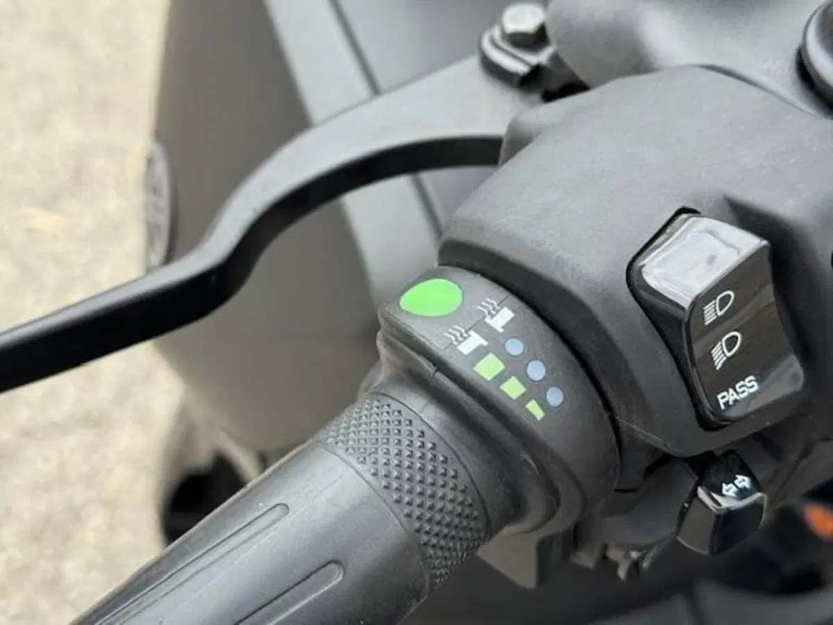 Yamaha X-Max 300 (2025 - 26) (13)