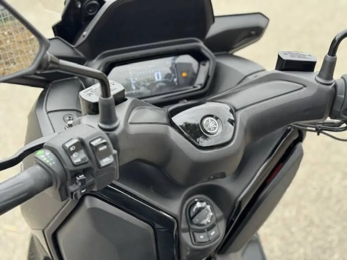 Yamaha X-Max 300 (2025 - 26) (14)