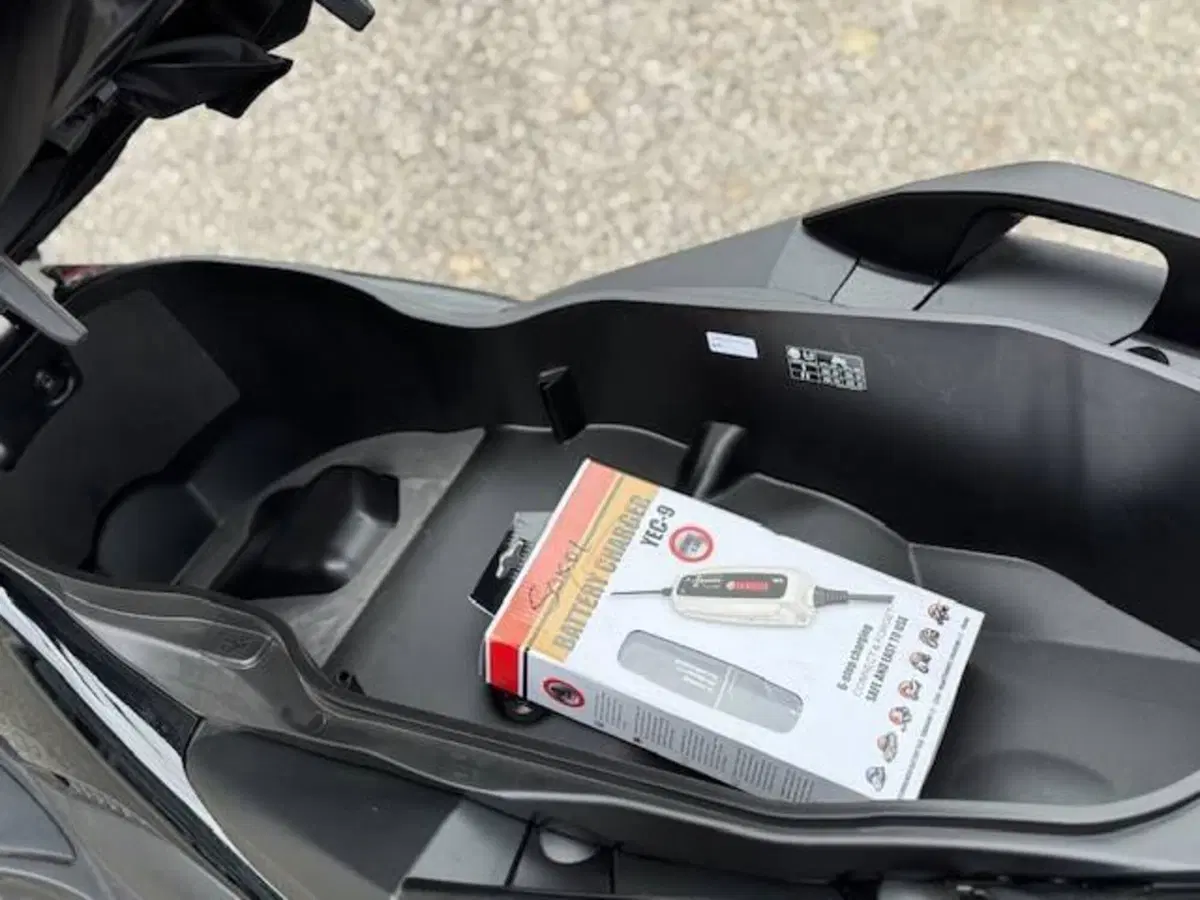 Yamaha X-Max 300 (2025 - 26) (16)
