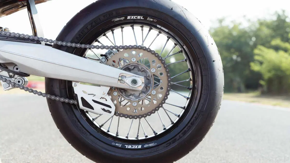 Ducati Desmo450 SM Desmo450 SM (2027) (20)