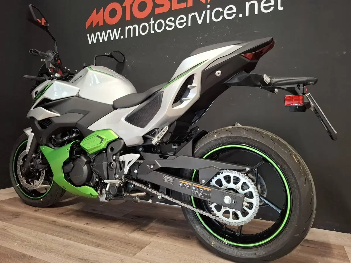 Kawasaki Z7 Hybrid (2024 - 26) (3)