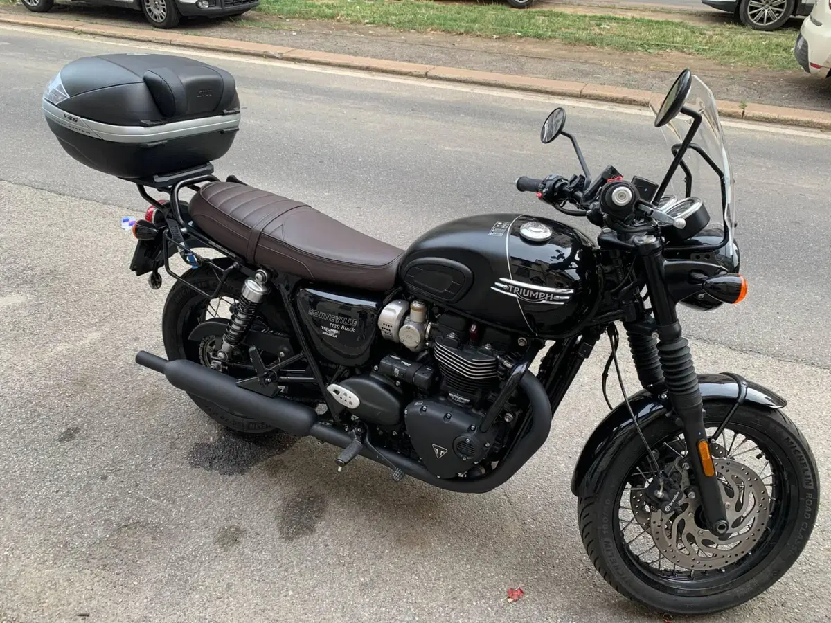 Triumph Bonneville T120 Black (2021 - 25) (2)
