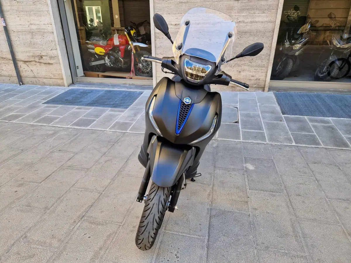Piaggio Beverly 400 S (2025 - 26) (2)