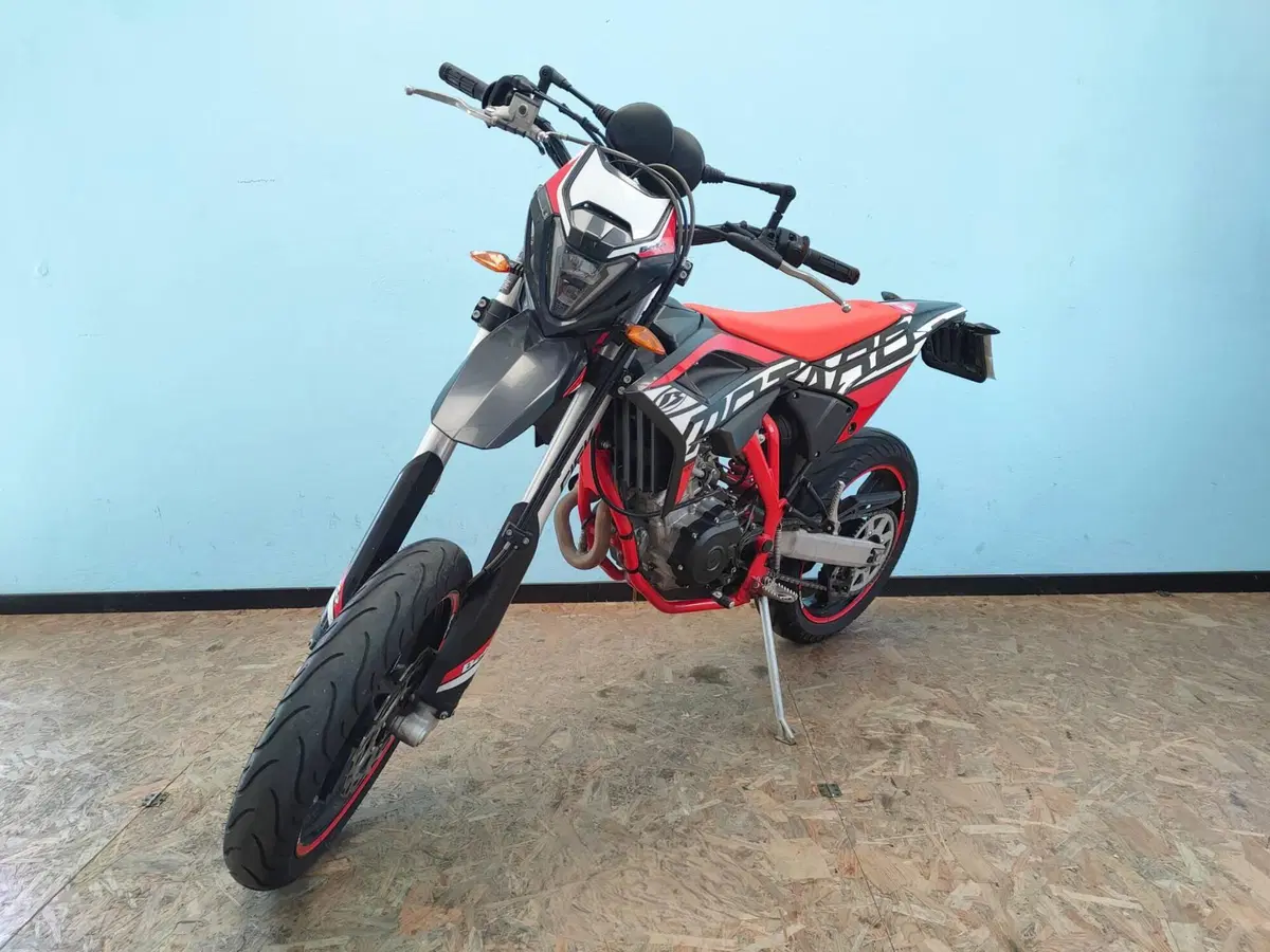Betamotor RR 125 4T Motard LC (2021 - 23) (2)