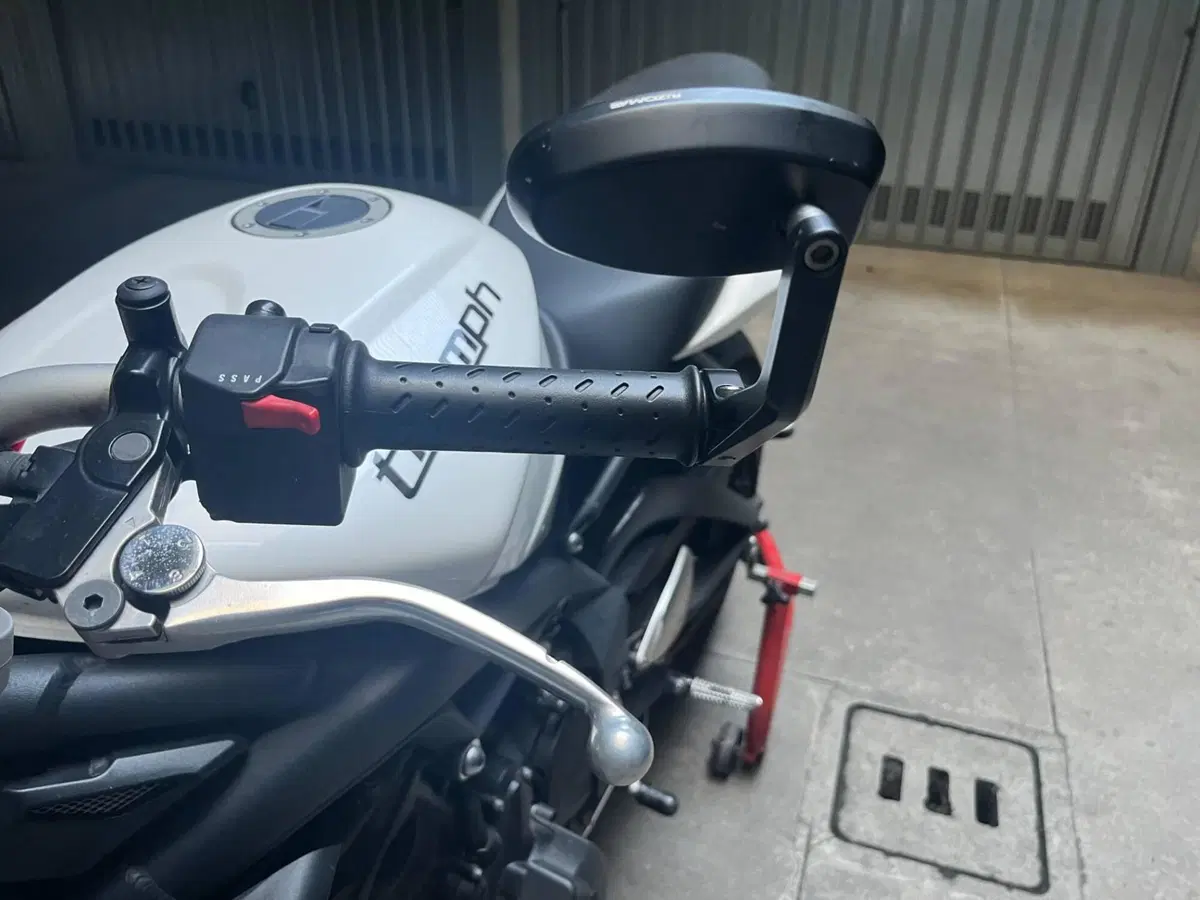 Triumph Street Triple (2007 - 12) (7)
