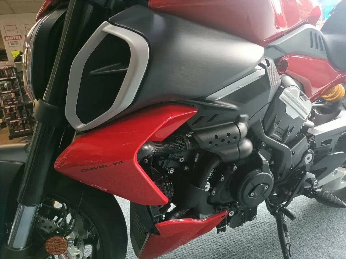 Ducati Diavel V4 (2023 - 26) (7)