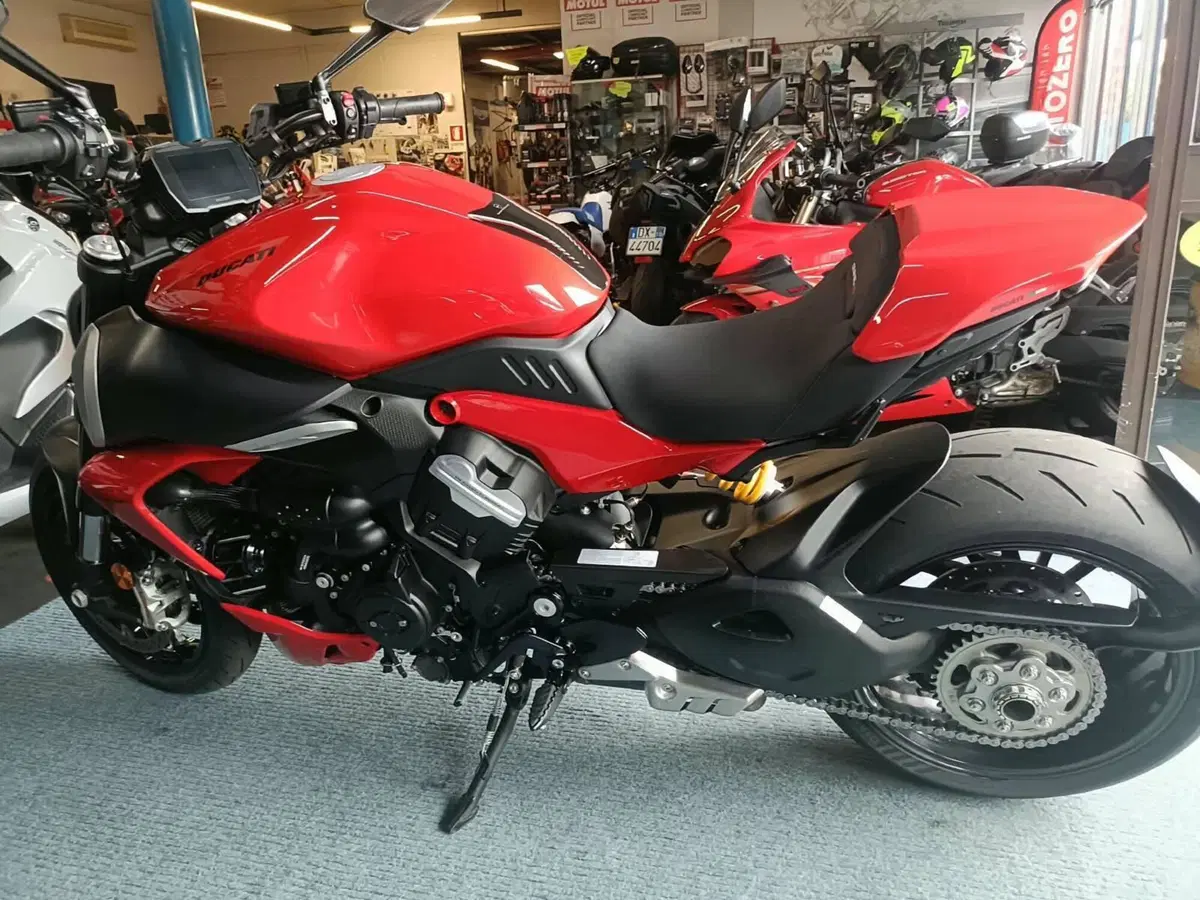 Ducati Diavel V4 (2023 - 26) (3)
